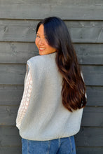 Lade das Bild in den Galerie-Viewer, Magnolia Fleece Vest Grey