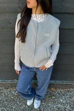 Lade das Bild in den Galerie-Viewer, Magnolia Fleece Vest Grey