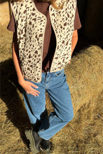 Lade das Bild in den Galerie-Viewer, Magnolia Reversible Fleece Vest zum Wenden Off White/Cow