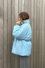 Lade das Bild in den Galerie-Viewer, Nancy Puffer Jacket zum Wenden in 2 Farben