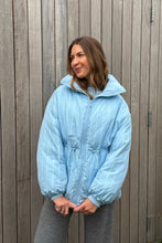 Lade das Bild in den Galerie-Viewer, Nancy Puffer Jacket zum Wenden in 2 Farben