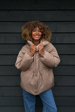 Lade das Bild in den Galerie-Viewer, Nancy Puffer Jacket zum Wenden in 2 Farben