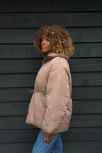 Lade das Bild in den Galerie-Viewer, Nancy Puffer Jacket zum Wenden in 2 Farben