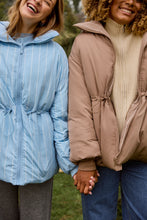 Lade das Bild in den Galerie-Viewer, Nancy Puffer Jacket zum Wenden in 2 Farben