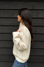 Lade das Bild in den Galerie-Viewer, Nevi Half Zip Knit Jumper Off White