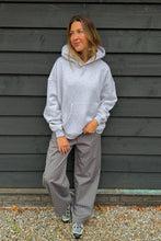 Lade das Bild in den Galerie-Viewer, Regular Hoodie Oh April Grey Melange