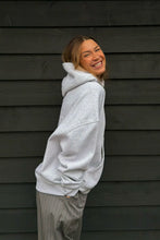 Lade das Bild in den Galerie-Viewer, Regular Hoodie Oh April Grey Melange