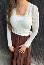 Lade das Bild in den Galerie-Viewer, Sylva Lace Wrap Cardigan in 2 Farben