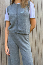 Lade das Bild in den Galerie-Viewer, Tove Slim Fit Knit Vest Grey Melange