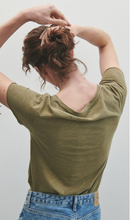 Lade das Bild in den Galerie-Viewer, Shirt Jacksonville in 3 Farben mit V-Ausschnitt
