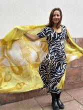 Lade das Bild in den Galerie-Viewer, Skirt Slip Tiger Eye allover
